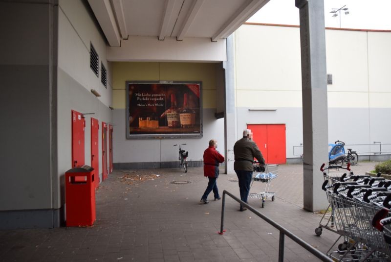 Schönfließer Str. 66 /Kaufland/neb. Eingang (Wand)