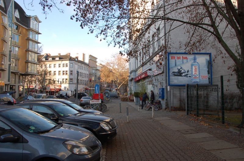 Pohlstr. 50/nh. Potsdamer Str (quer am Giebel)