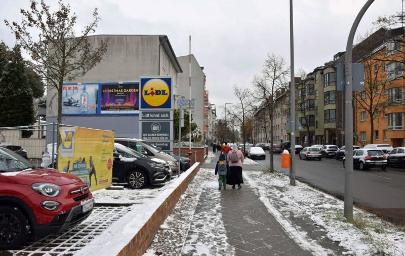 Seeburger Str. 16/Lidl/Einfahrt/quer am Giebel