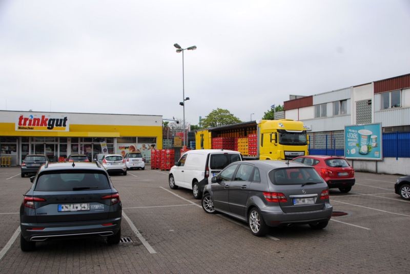 Eschenstr. 120 /Trinkgut + Rewe/geg. Einfahrt