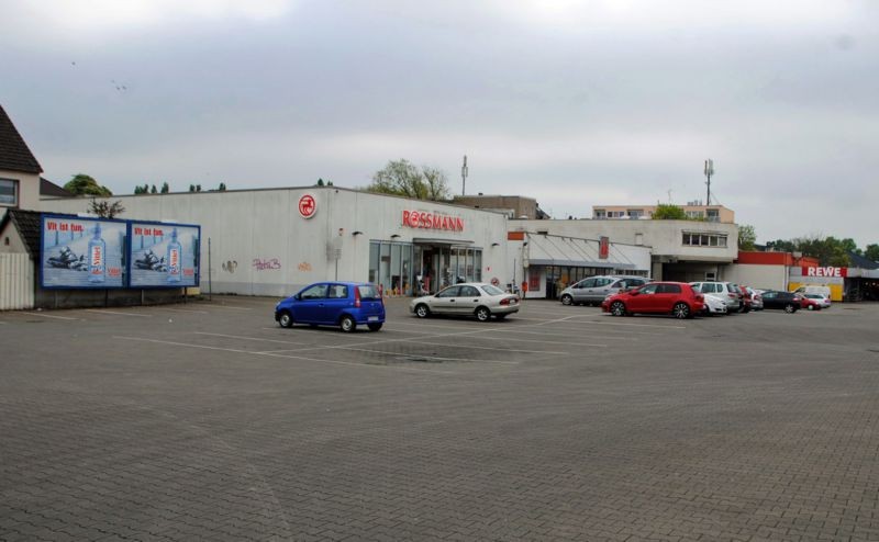 Eschenstr. 120 /Trinkgut + Rewe/nh. Eingang (bei Rossmann)