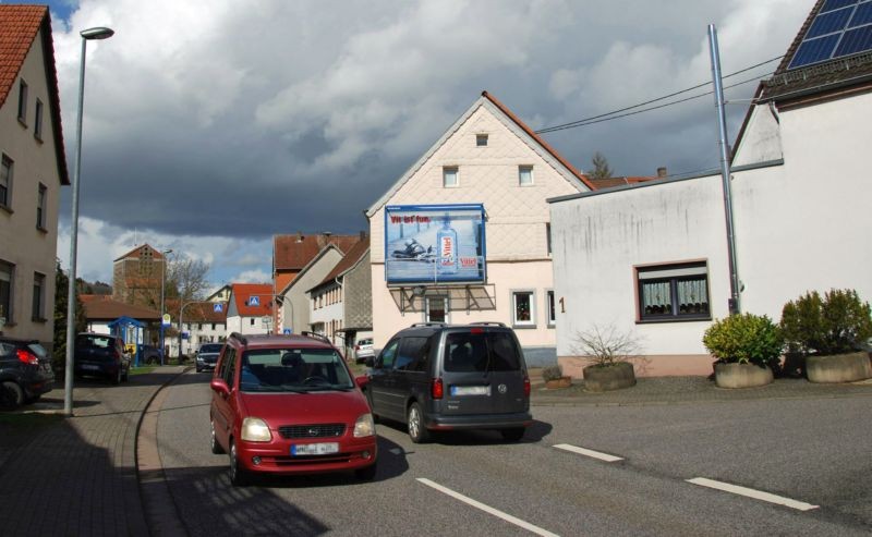 Hauptstr. 52 (quer am Giebel)