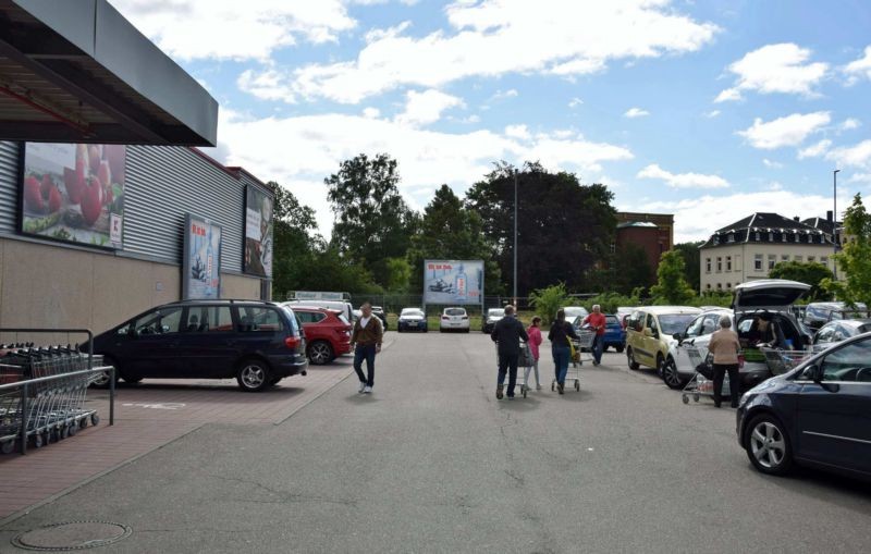 Mittweidaer Str. 1 /Kaufland/rts vom Eingang (freistehend)