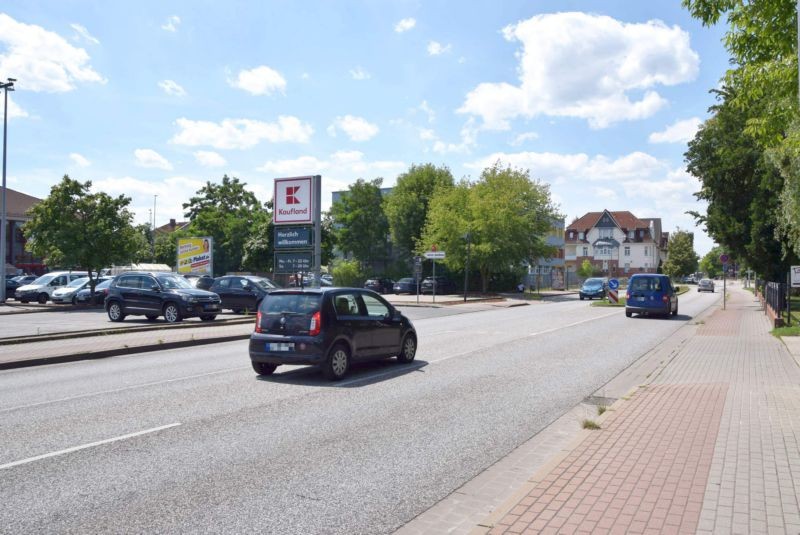 Karl-Marx-Str. 13 /Kaufland/Einfahrt/rts (Sicht Grill-Stop)