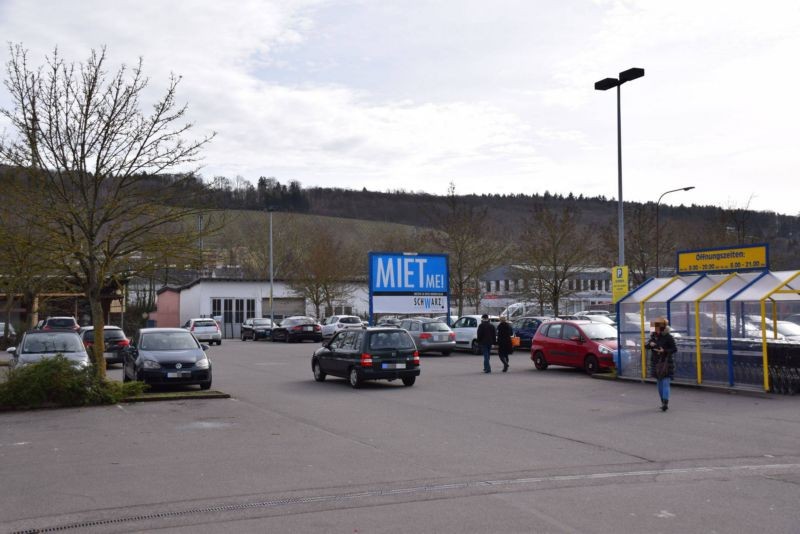 Schöndorfer Str. 24 /Edeka/Einfahrt (Sicht Eingang)