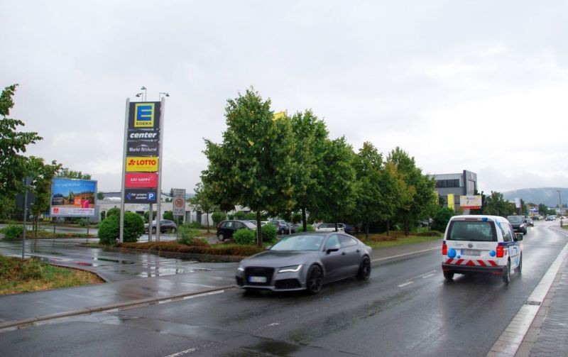 Bosenheimer Str. 287 /E-center (quer zur Einfahrt)