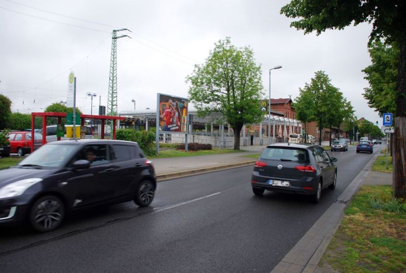 Bahnhofstr/geg. Nr. 19/Sicht Str/Zufahrt Netto
