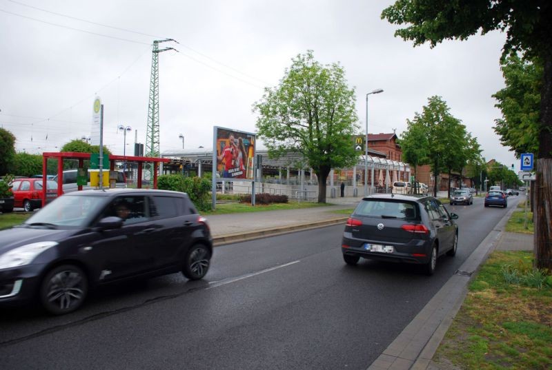 Bahnhofstr/geg. Nr. 19/Zufahrt Netto (Sicht Str)