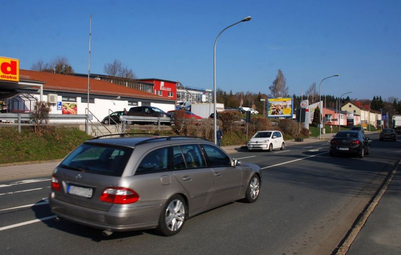 Kornbergstr. 37 /Diska/rts vom Eingang (Sicht Eingang)