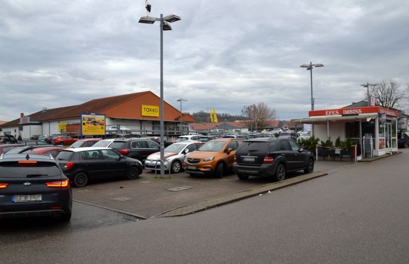 Thomas-Howie-Str. 1 /Kaufland/geg. Eing (Sicht Eingang)