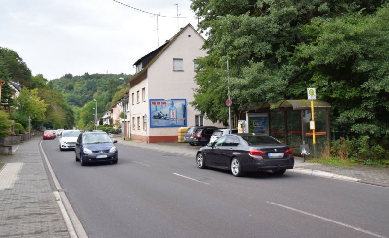 Vollmersbachstr. 44 (quer am Giebel)