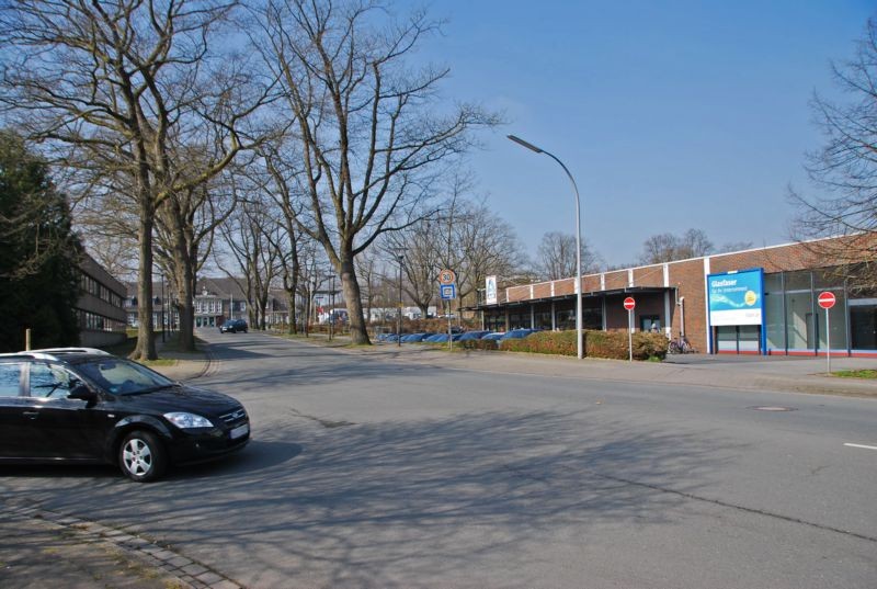 Am Bahnhof 6 /Aldi (rts vom Eingang)