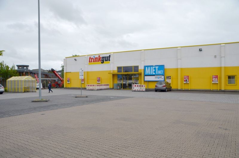 Allensteiner Str. 22a /Trinkgut (Eingang)