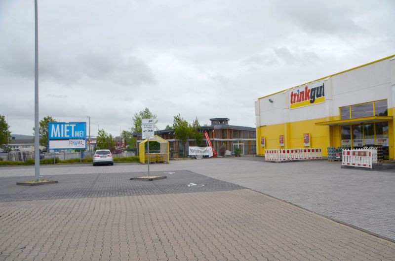 Allensteiner Str. 22a /Trinkgut (lks von Eingang)