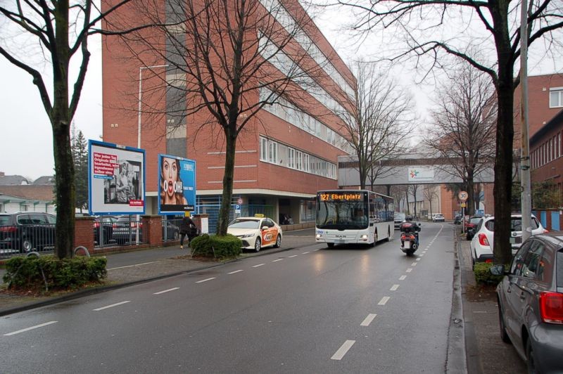 Geldernstr. 35/neb. Einfahrt Campina