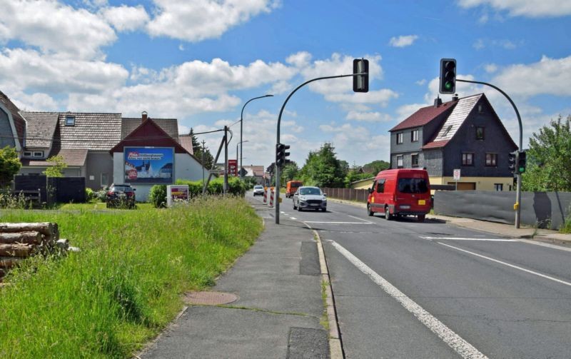 Schmiedefelder Str/Hauswiese 1/quer am Giebel  (Hinternah)