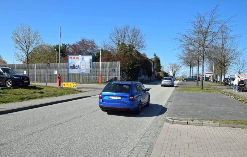 Am Bahnbogen 8 /Lidl/Einfahrt (quer zur Str)