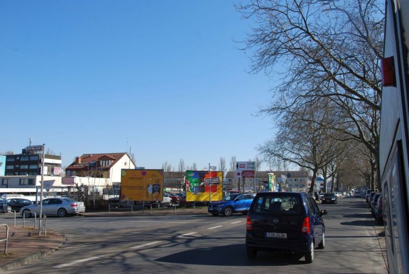 Lärchenstr/Ernst-Wiss-Str/Zufahrt Rewe (quer)