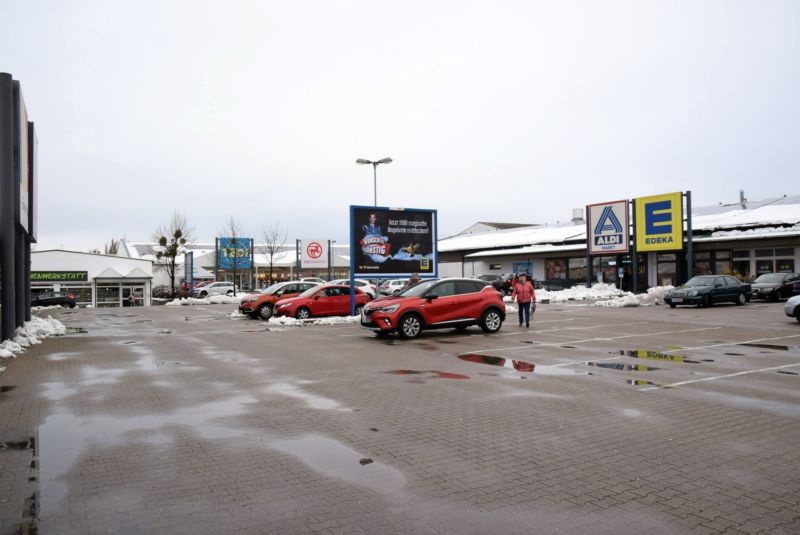 Nossener Str. 5 /Edeka/geg. Eingang (Sicht Einf)