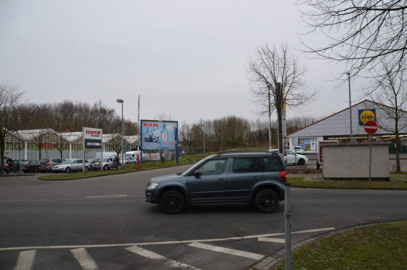 Am Pumpelberg 7 /Lidl/linke Einfahrt/Sicht Str