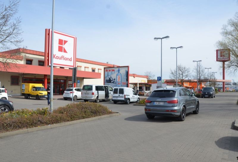 Wahrenberger Str. 67 /Kaufland/Eingang (Sicht Hammer)