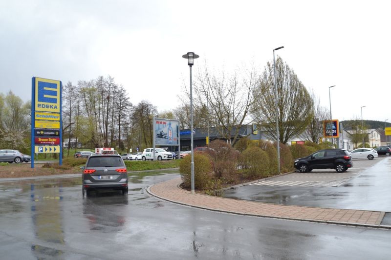Novettaweg 6 /Edeka/nh. Einfahrt (Sicht Str)
