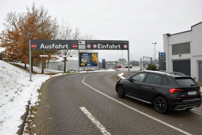 Schützenplatz 2 /Kaufland/Einf Erfurter Str (quer zur Einf)