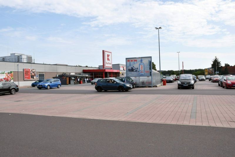 Humboldtstr. 90 /Kaufland/geg. Eingang (bei EWU)