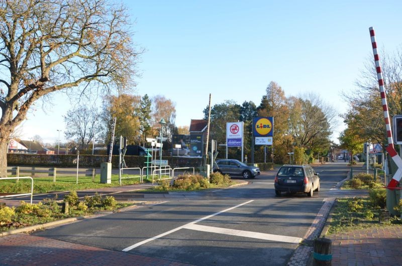 Neuschanzer Str. 22 /Lidl/Einf/Sicht Bahnübg (quer zur Str)