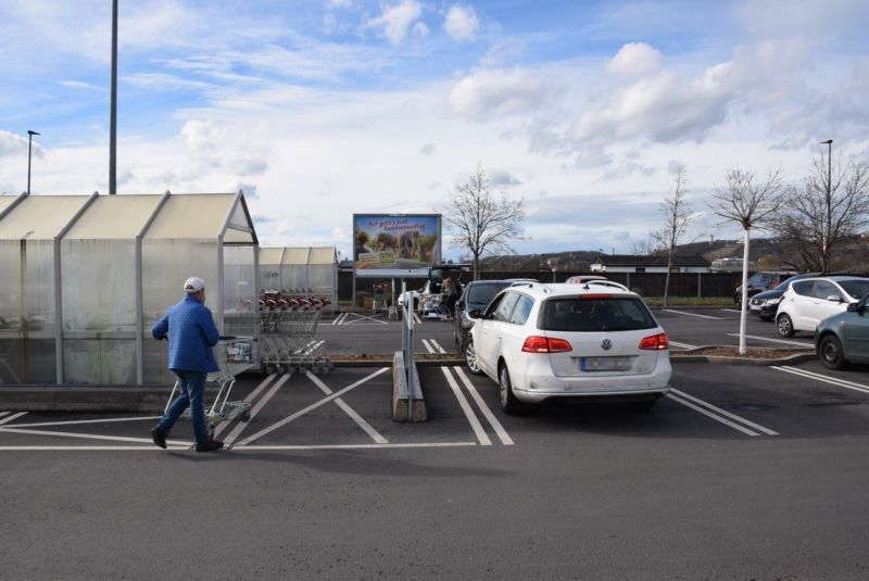 Weintraubenstr. 31 /Kaufland/nh. Einfahrt/Sicht Markt