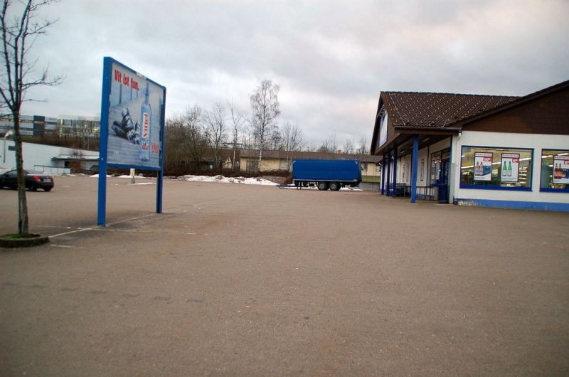 Planckstr. 8 /Streb-Getränkemarkt/geg. Eingang (Sicht Markt)