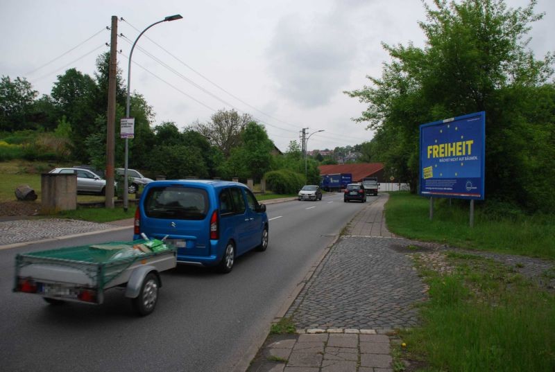 Saalfelder Str/geg. Nr. 32/B 281/Zufahrt Kaufland (rts)