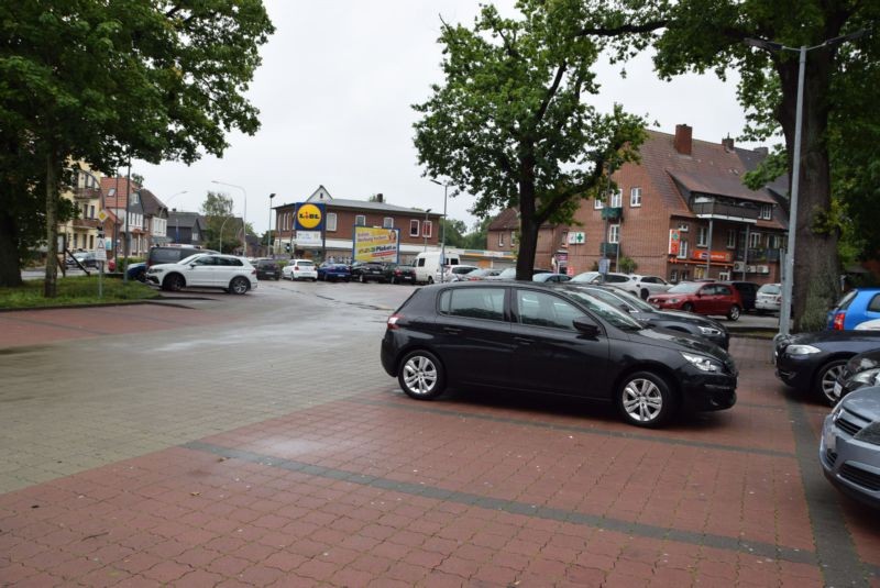 Bahnhofstr. 75 /Lidl/geg. Eingang/Sicht Markt