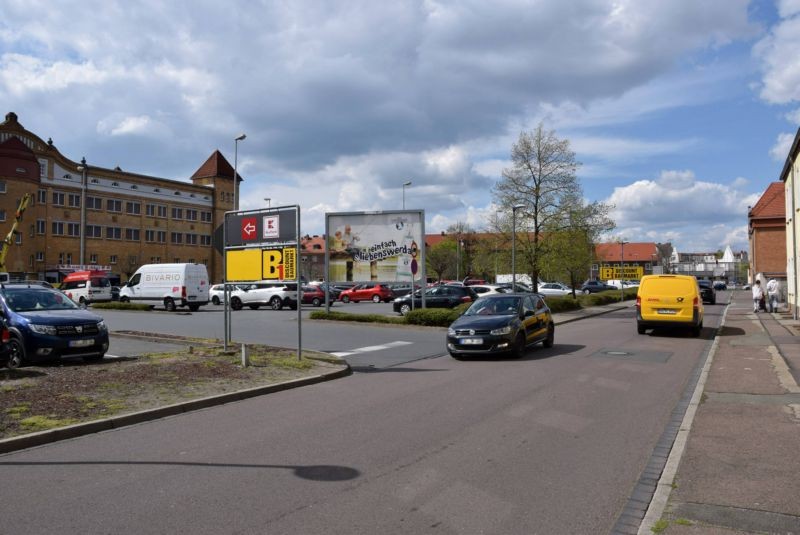 Bismarckstr. 39 /Kaufland/Einfahrt Wiesenstr (quer zur Str)