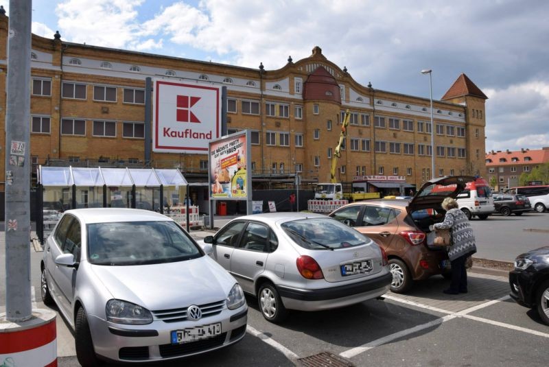 Bismarckstr. 39 /Kaufland/geg. Eingang/lks (Sicht Röhrenstr)