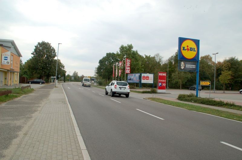 Ubstadter Str. 40 /Rewe/lks von Einfahrt (quer zur Str)