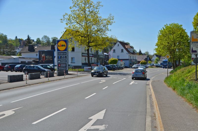 Hönnetalstr. 44 /Lidl/rts von Einfahrt/WE lks -quer zur B229