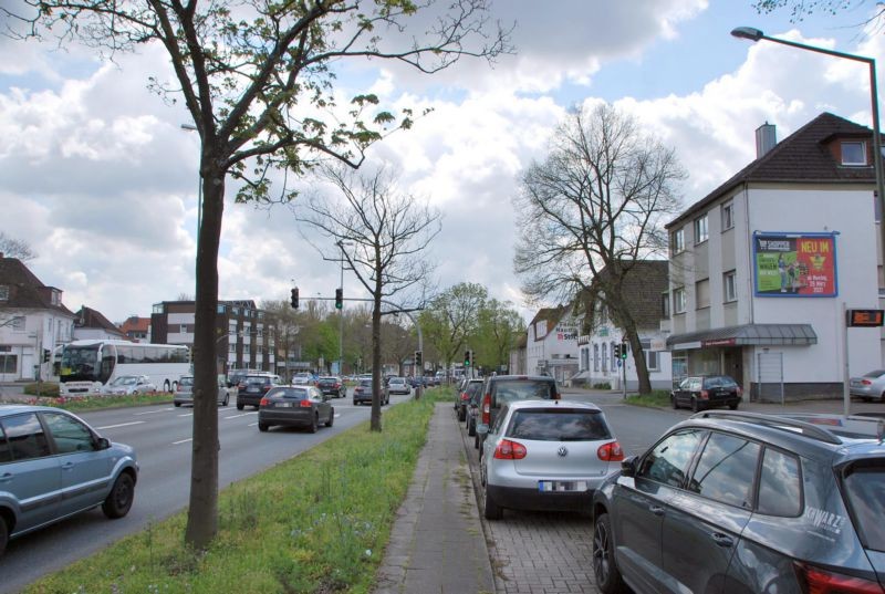Bramscher Str. 247/B 68/nh. Nah & Gut (quer am Giebel)