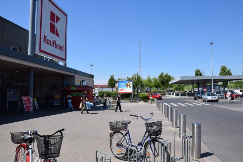 Juri-Gagarin-Str. 32 /Kaufland/rts vom Eingang