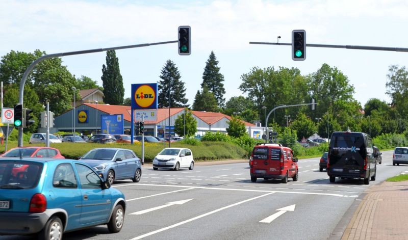 Bennekuhlenweg 1 /Lidl/lks vom Eing/B 243 (Sicht Einfahrt)