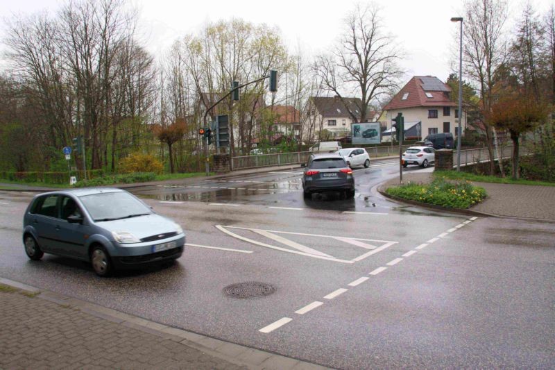 Bahnhofstr/nh. Nr. 40/Liesebühl/WE lks (quer zur B 80)