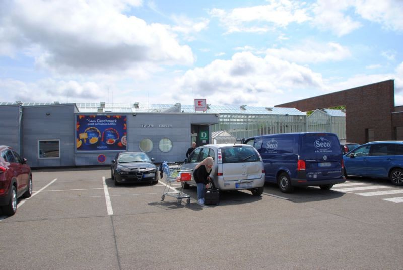 Widumer Tor 1 /Kaufland/Parkdeck/neb. Eingang