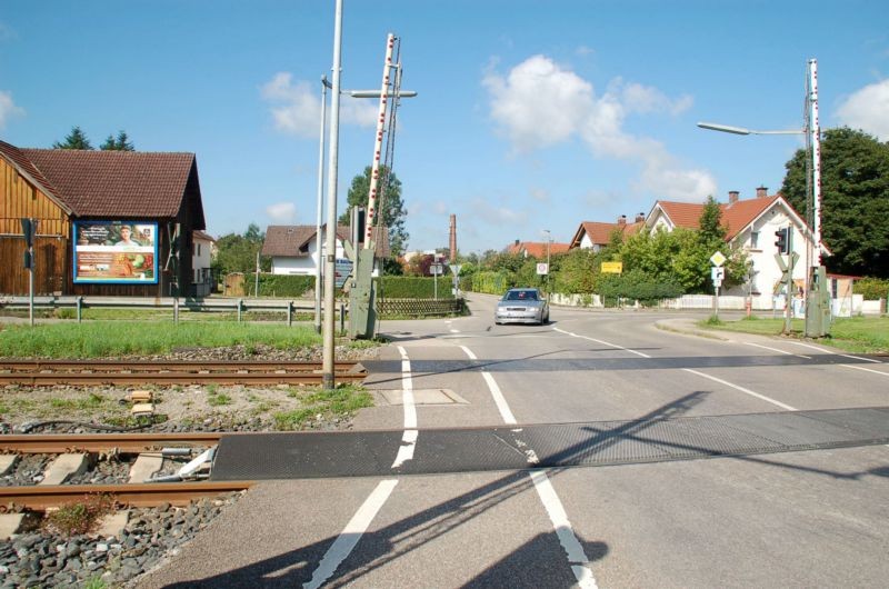 Fabrikstr. 2 a/geg. BÜG (quer am Giebel)