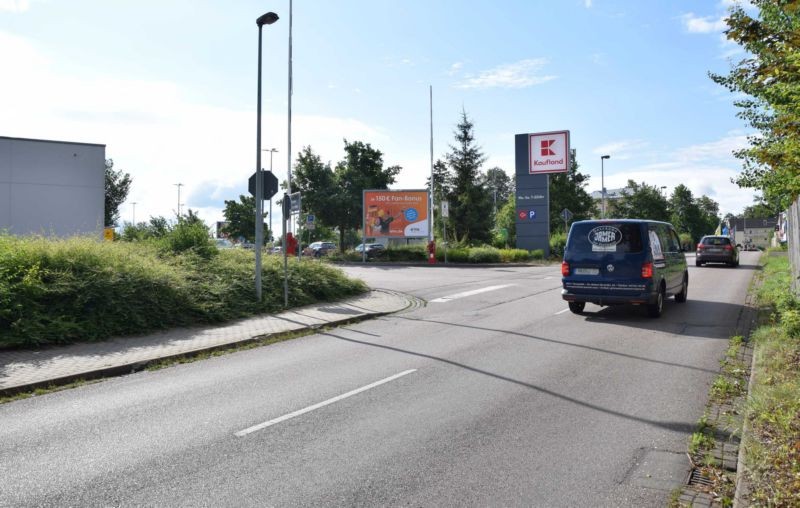 Ostring 4 /Kaufland/Einfahrt (quer zur Str)