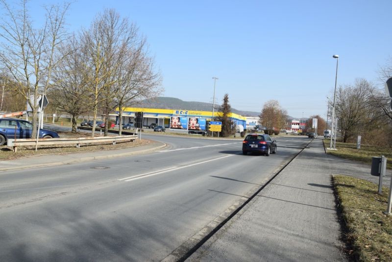 Vorwerkstr. 22 /Edeka C+C Großmarkt/geg. Eing (quer zur Str)