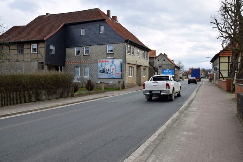 Auhagenstr. 61/B 1 (quer am Giebel)