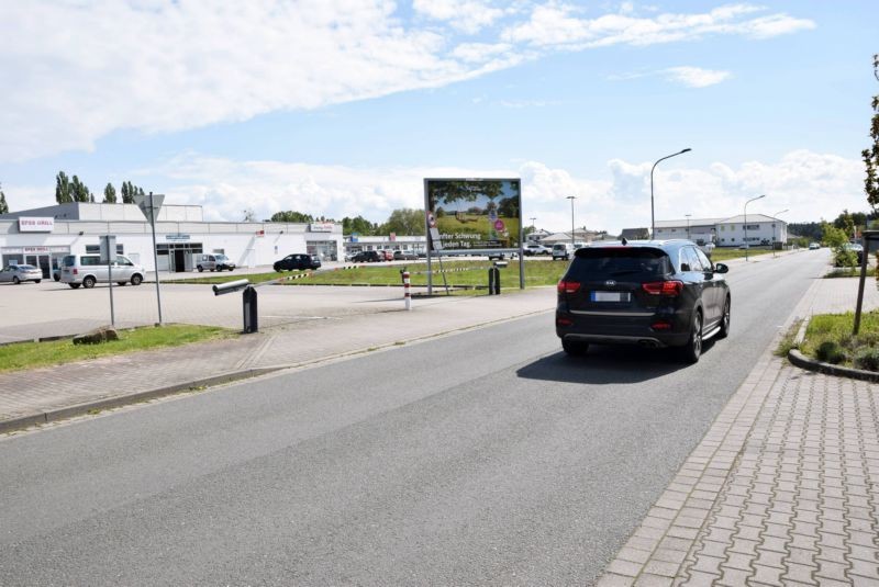 Im Gewerbepark 2 /Edeka/Einfahrt (quer zur Str)