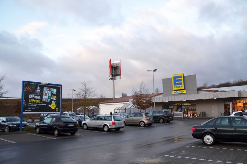 Mittlerer Weg 30 /Edeka/rts vom Eing/nh. Netto (Sicht Einf)