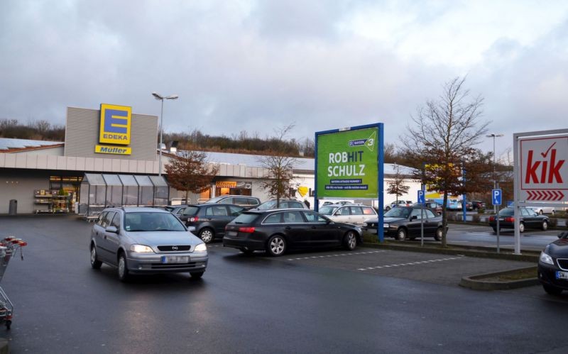 Mittlerer Weg 30 /Edeka/rts vom Eing/nh. Netto (Sicht Eing)