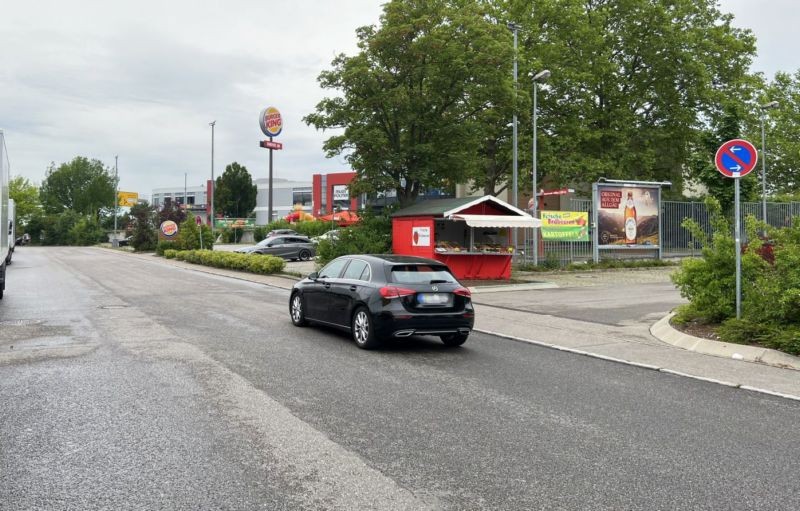 Düsseldorfer Str. 6 /Benz Wein- und Getrk/lks vom Eingang